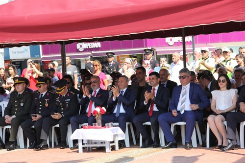 19 Mayıs Atatürk'ü Anma Gençlik ve Spor Bayramını Cumhuriyet meydanında düzenlenen törenle coşkuyla kutladık.