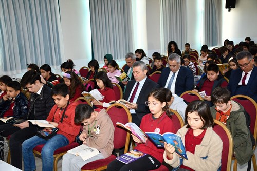 Ahenk Projesi Kapsamında Ertuğrul Gazi Anadolu İmam Hatip Lisesi'nde Kitap Okuma Etkinliği Düzenlendi